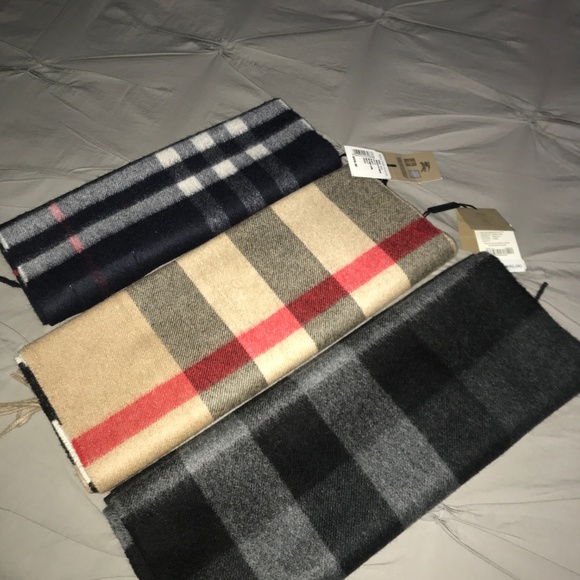 Burberry Cashmere Scarf - Picture 5 of 5